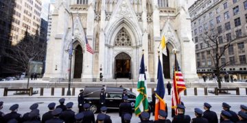 Cientos de policías despiden en Nueva York a colega dominicano muerto en tiroteo