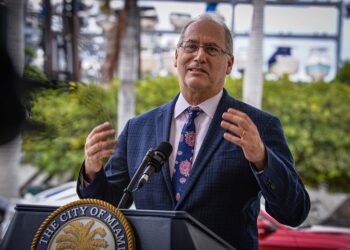 Miami Beach declara el estado de emergencia e impone toque de queda