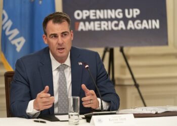 El gobernador de Oklahoma (EEUU) firma una nueva ley que prohíbe el aborto