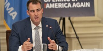 El gobernador de Oklahoma (EEUU) firma una nueva ley que prohíbe el aborto