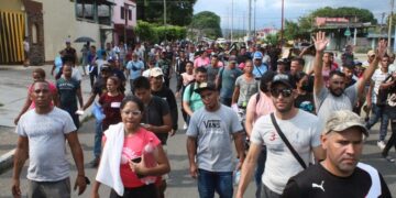 Pelosi advierte de la importancia del cambio a las energías renovables