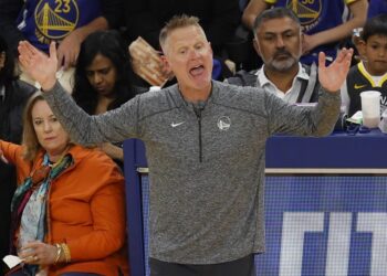 Steve Kerr: “No voy a hablar de baloncesto hoy, ninguna pregunta de baloncesto importa”