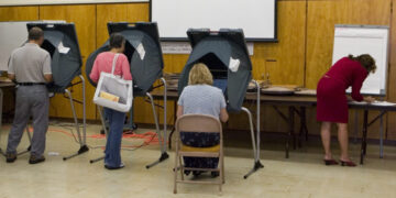 Demanda dice que mapa electoral de condado californiano discrimina a latinos