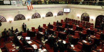 El Senado de Puerto Rico aprueba polémica medida que restringe el aborto