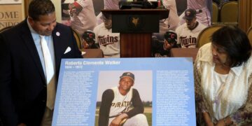 Documental y exposición por aniversario 50 del hit 3,000 de Roberto Clemente