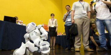 Google muestra robots capaces de comprender órdenes y servir a sus dueños