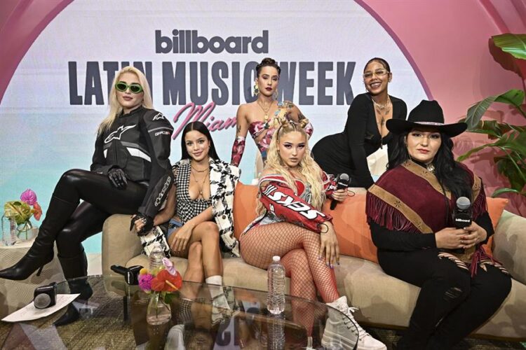Latinas levantan la bandera del poder femenino en conferencia de Billboard