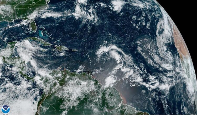 Danielle se intensifica en el Atlántico norte y puede convertirse en huracán