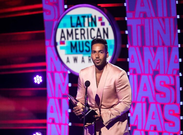 Romeo Santos y Rosalía fusionan bachata y sonidos flamencos en “El Pañuelo”