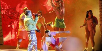 Bad Bunny se cuela en lista 10 artistas mejor pagados según la revista Forbes