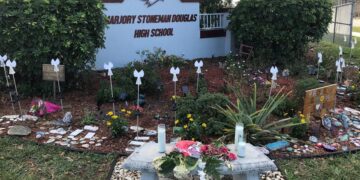 Florida recuerda a las víctimas del tiroreo en Parkland cinco años después
