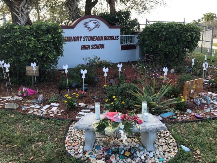 Florida recuerda a las víctimas del tiroreo en Parkland cinco años después