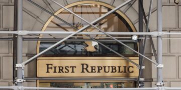 La acciones de First Republic Bank caen un 20% a pesar del rescate bancario