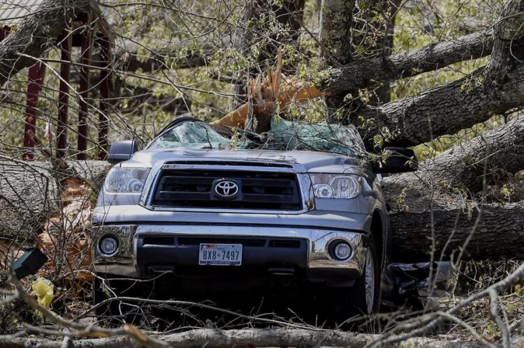 Aumentan a 26 los muertos por los tornados en Misisipi y Alabama