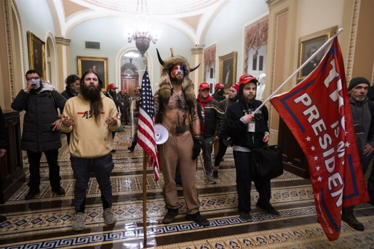 Trump graba una canción con los presos del asalto al Capitolio