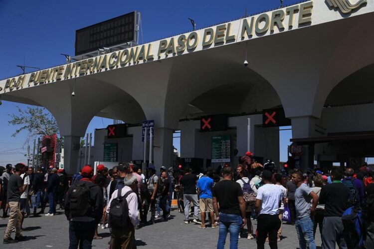 Rumores provocan que migrantes intenten cruzar frontera entre México y Estados Unidos