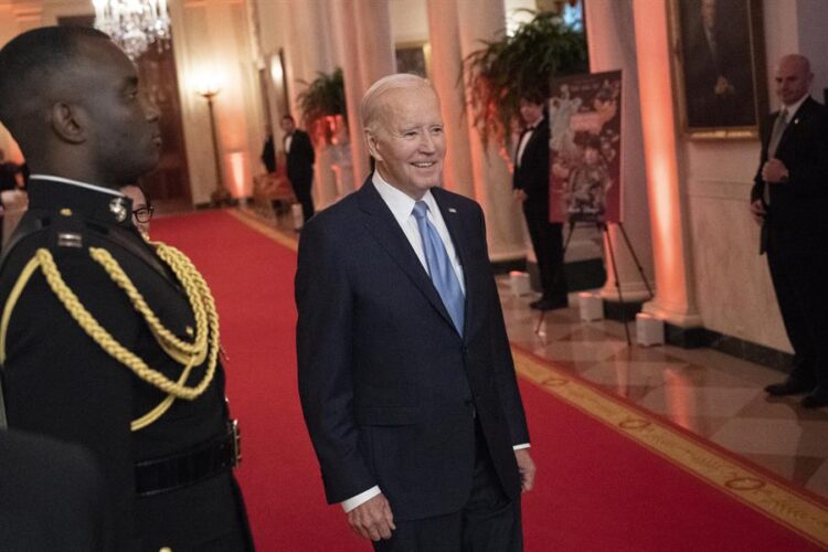 Biden espera que guionistas de Hollywood en huelga reciban un “acuerdo justo”
