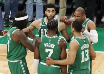 Tatum hace historia con 51 puntos y destroza a los 76ers en el séptimo partido