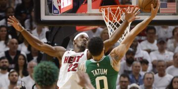 Los Celtics se aferran a la épica para derrotar