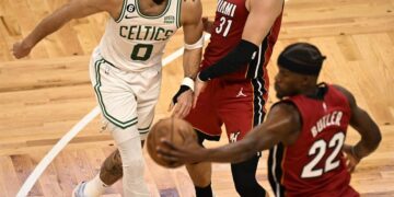 Butler conquista Boston y los Heat recuperan el factor cancha