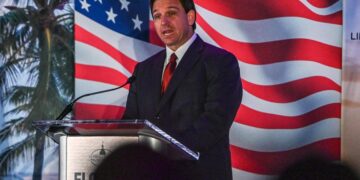 DeSantis intensifica en su primer acto de campaña los ataques a la inmigración irregular