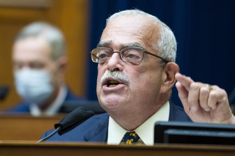Ataque en oficina de congresista demócrata Gerry Connolly deja dos heridos en Virginia