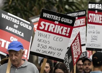 Guionistas de Estados Unidos esperan que negociación de Sindicato de Directores presione a estudios