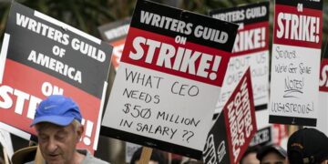 Guionistas de Estados Unidos esperan que negociación de Sindicato de Directores presione a estudios