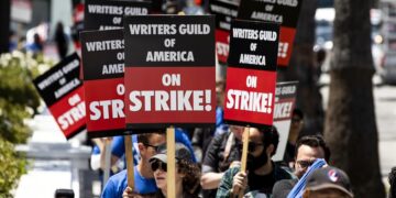 Los guionistas de Hollywood, en huelga: estas son las claves de la protesta