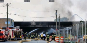 Colapsa un tramo elevado de la I-95 en Filadelfia por un vehículo en llamas