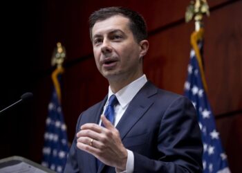 Estados Unidos invertirá 570 millones para agilizar y hacer más seguras las vías del tren