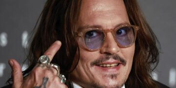 Amber Heard paga un millón de euros a Johnny Depp un año después de su mediático juicio