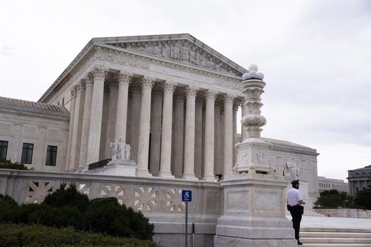 El gobierno de Biden está dispuesto a llegar al Supremo para defender restricción al asilo