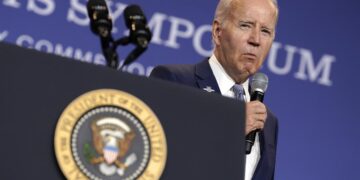 Presentan demanda judicial contra el Gobierno Biden por política que restringe el asilo