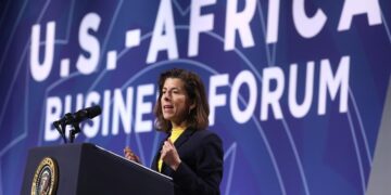 La secretaria de Comercio de Estados Unidos revela su intención de visitar China este verano