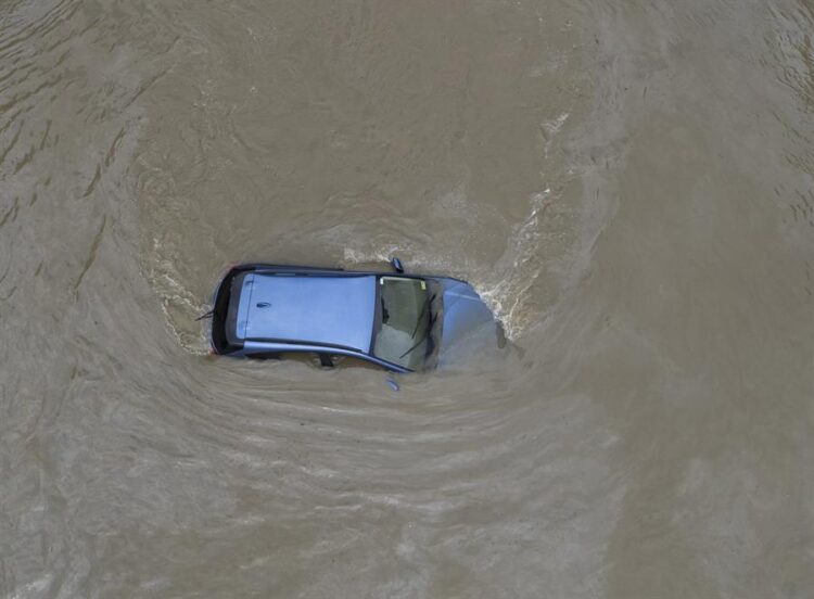 Al menos cinco muertos y dos desaparecidos por inundaciones en Pensilvania
