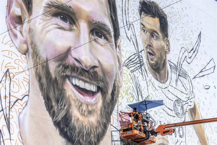 Un mural de 20 metros de un Messi sonriente le da la bienvenida a Miami