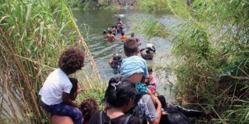 Critican a juez en Texas por llamar a migrantes “espaldas mojadas”