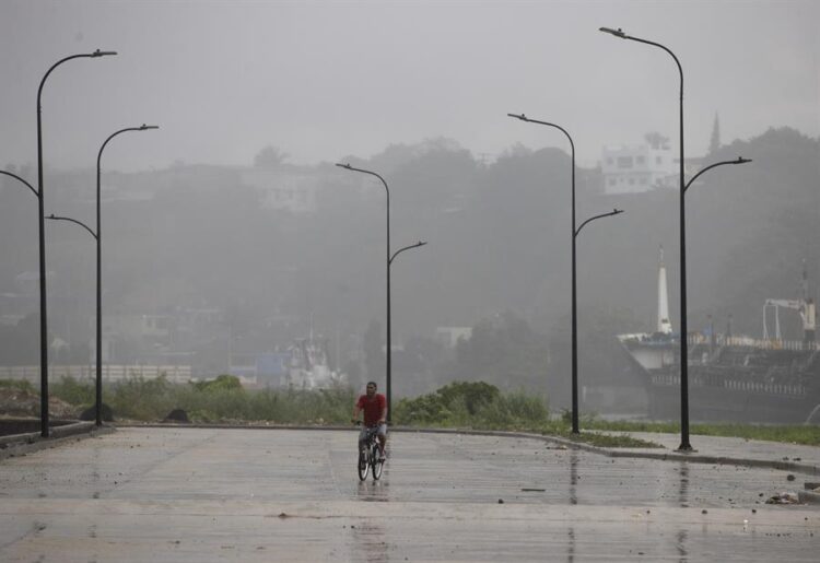 Franklin toca tierra en el sur de República Dominicana con lluvias torrenciales