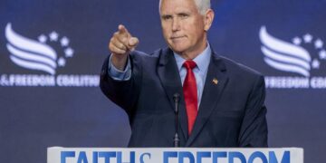 Ocho participantes en el debate de las primarias republicanas y un gran ausente: Trump