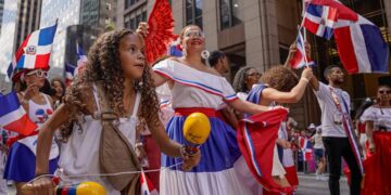 El presidente Abinader se da un baño de multitudes en el Desfile Dominicano de Nueva York