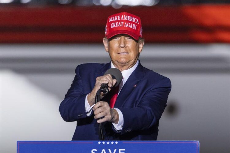 Los republicanos inician los debates con Donald Trump como el gran ausente y protagonista