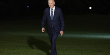 Biden pone la defensa de la democracia en el centro de su campaña, en alusión a Trump