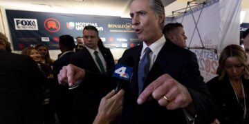 California sube a 20 dólares por hora el salario mínimo de trabajadores de comida rápida
