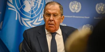 Lavrov dice que Rusia está lista para negociar pero que no aceptará un alto el fuego