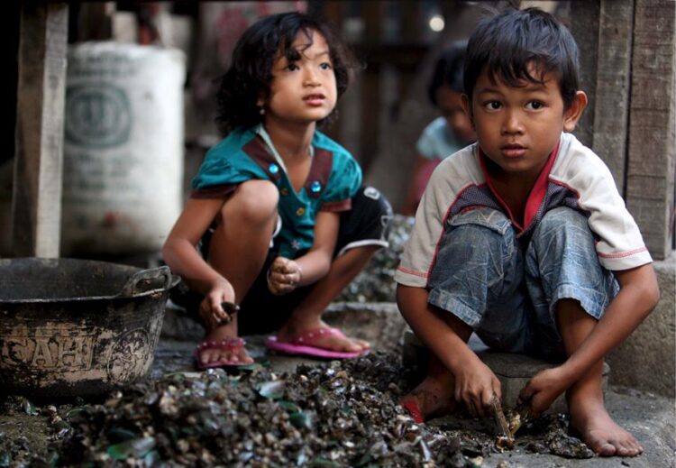 Más de 300 millones de niños viven en una situación de pobreza extrema, según la ONU