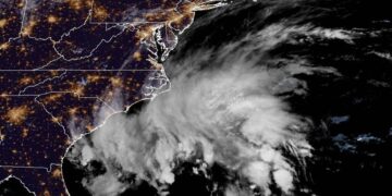 Potencial tormenta tropical Ofelia tiene en alerta a un sector de la costa este