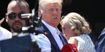 Trump estudia pedir que su caso en Georgia se traslade a un tribunal federal