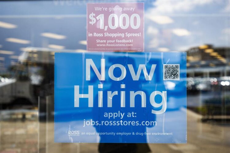 Se mantiene en 209,000 la cifra semanal de solicitudes del subsidio por desempleo