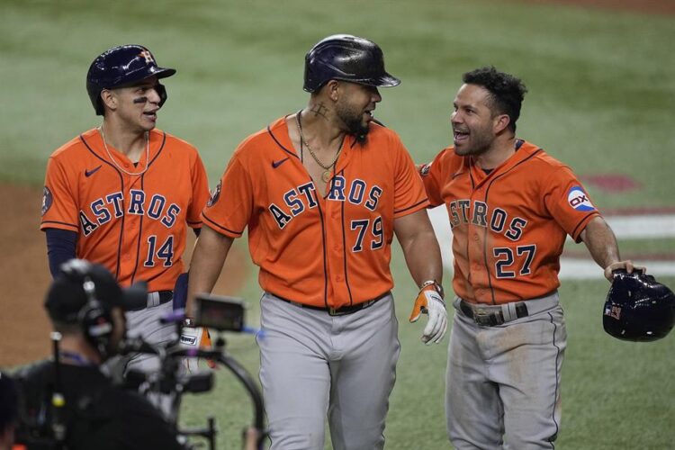 Los Astros igualan la serie con los Rangers tras cuatro juegos